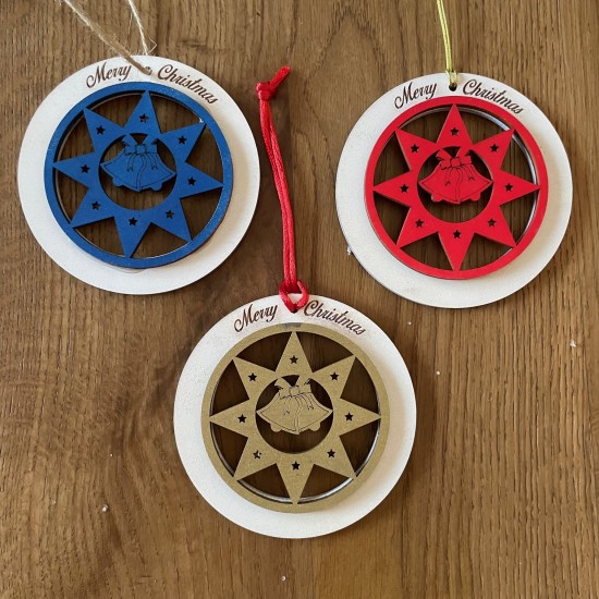 Ξύλινη Χριστουγεννιάτικη Μπάλα με Σχέδιο Καμπανάκια – Ιδανική για Γιορτινή Διακόσμηση