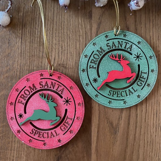 Ξύλινη Χριστουγεννιάτικη Μπάλα με Σχέδιο Τάρανδου – Μοναδική Διακόσμηση Δέντρου