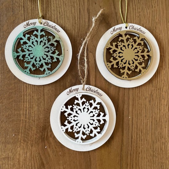 Ξύλινη Χριστουγεννιάτικη Μπάλα με Σχέδιο Χιονονιφάδας – Κομψή Γιορτινή Διακόσμηση Δέντρου