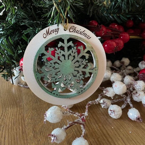 Ξύλινη Χριστουγεννιάτικη Μπάλα με Σχέδιο Χιονονιφάδας – Κομψή Γιορτινή Διακόσμηση Δέντρου