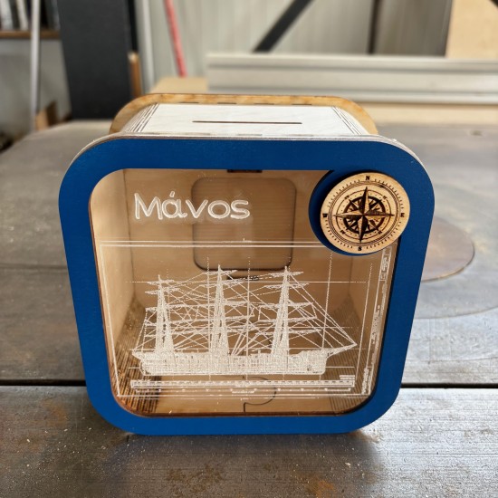 Προσωποποιημένος Ξύλινος Κουμπαράς με καράβι 