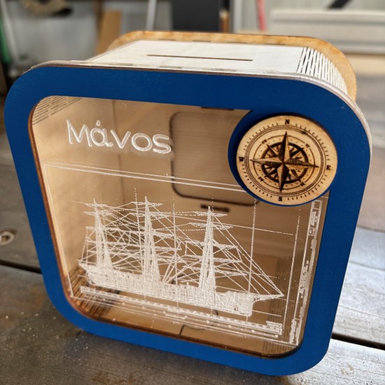 Προσωποποιημένος Ξύλινος Κουμπαράς με καράβι 