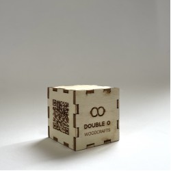 Επιτραπέζιος Κύβος με Λογότυπο & QR Code |  5cm