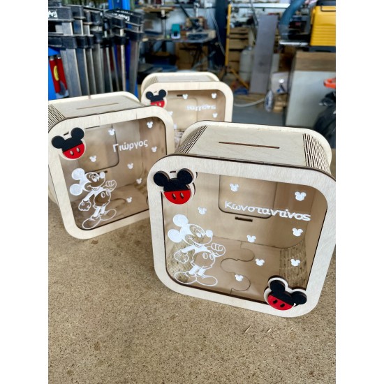 Προσωποποιημένος Ξύλινος Κουμπαράς με τον Mickey – Χειροποίητο Δώρο για Παιδιά