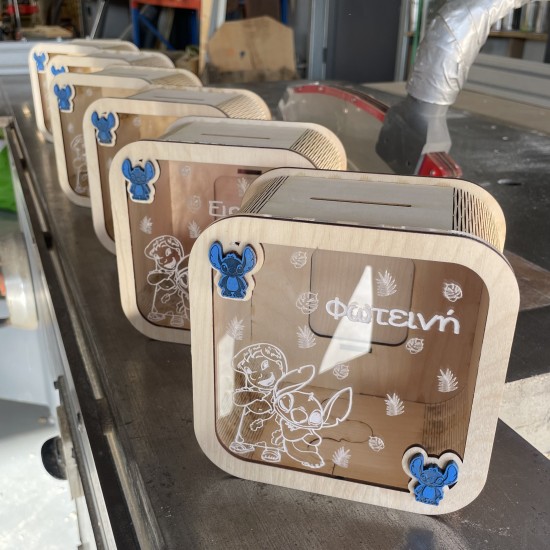 Παιδικός Ξύλινος Κουμπαράς με Όνομα – Stitch